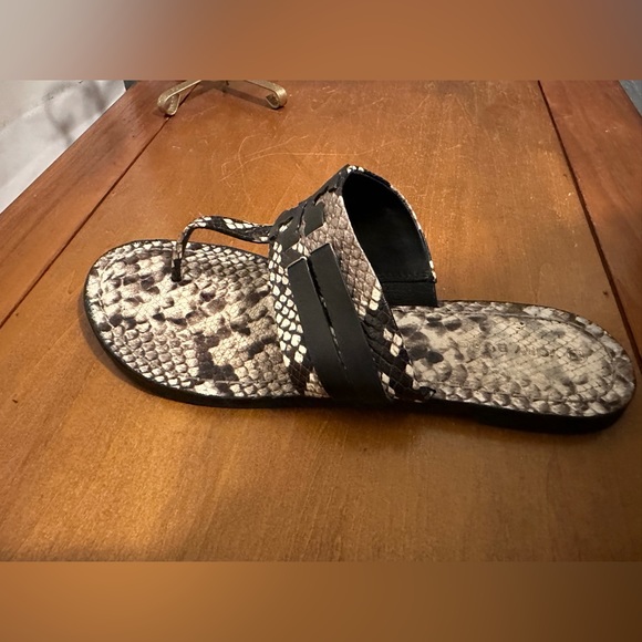 Worn maybe 4 times. Comes w box. - Picture 2 of 5